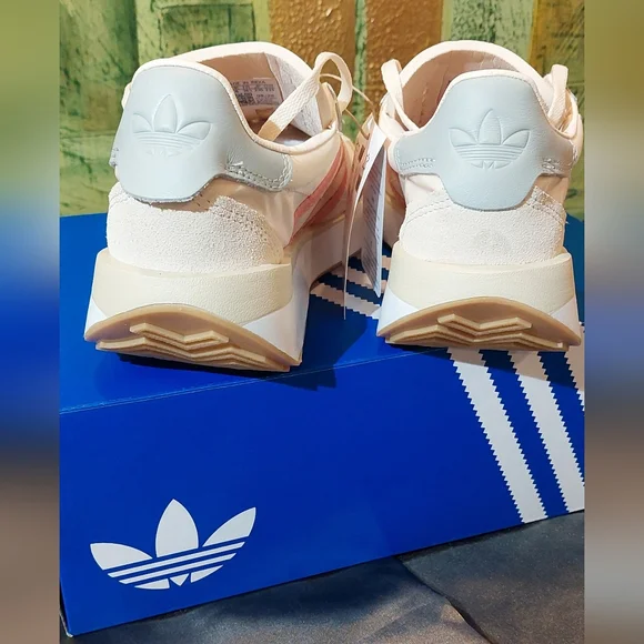 adidas Women’s Cream Sneakers with Pink Stripes and Gum Outsole - Picture 3 of 8